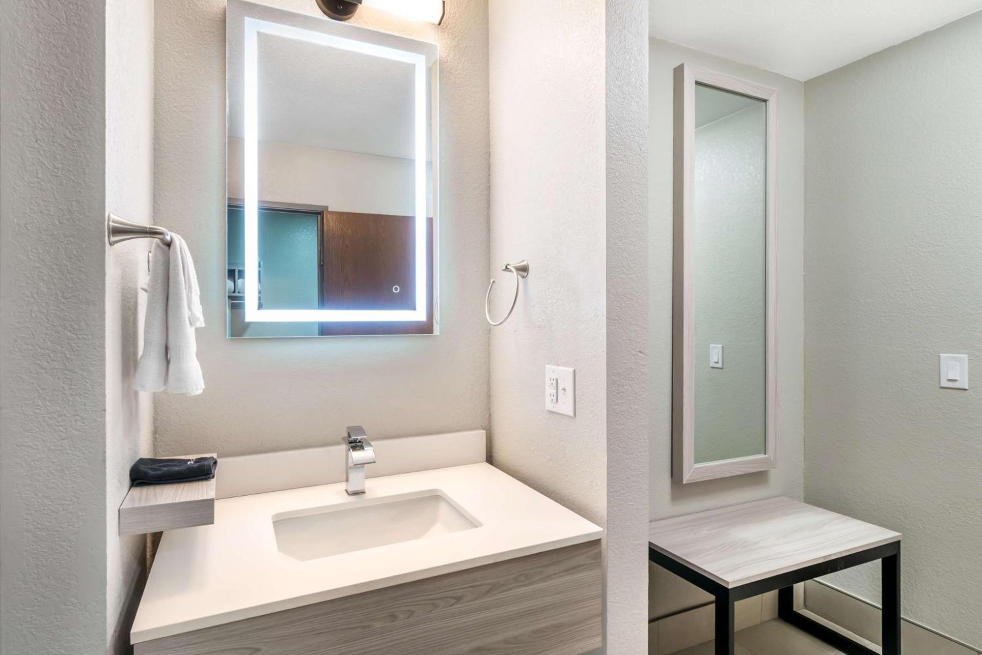 Best Western Wichita North Park City Bagian luar foto